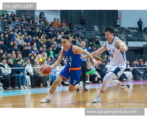 辽宁男篮前往丹东热身途中遭遇小意外 球队大巴与小车轻微剐蹭暂无人员受伤